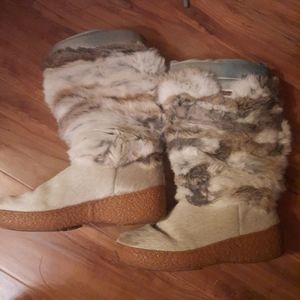 Oscarsport  vintage white fur boots